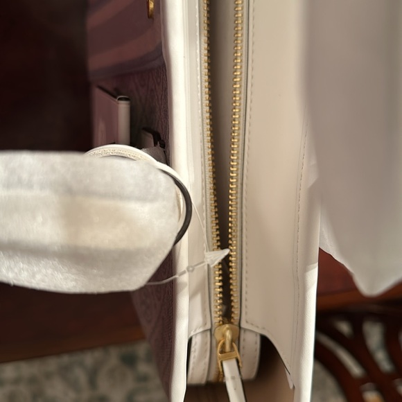 Tory Burch canvas tote, with strap. New❤️Sold🎉 - Picture 6 of 9